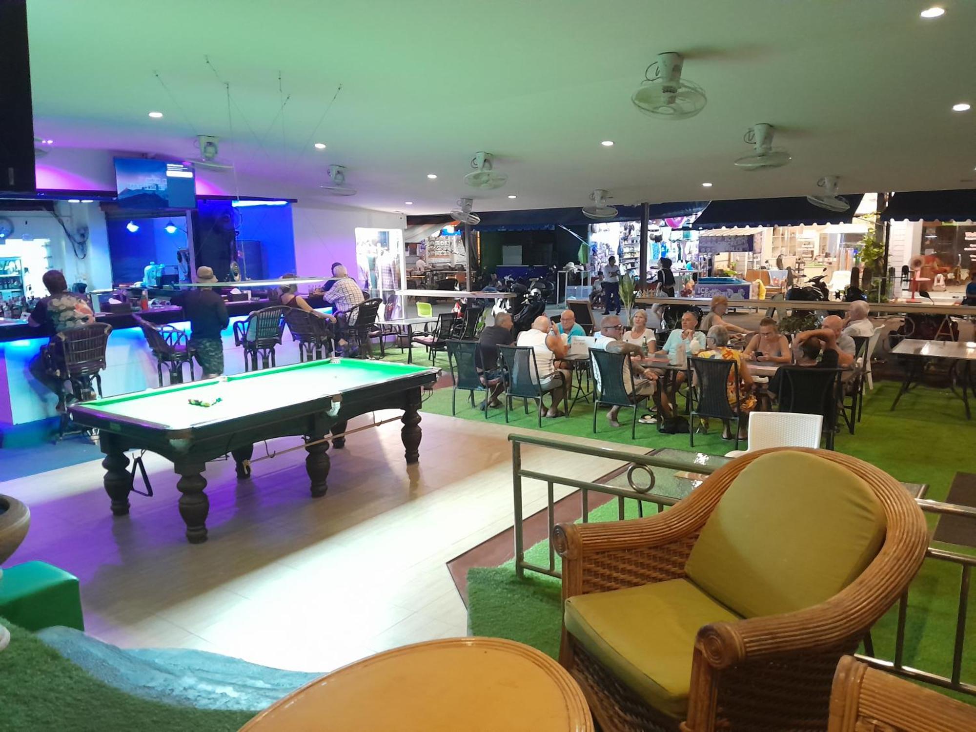 Oasis Guesthouse & Bar Karon Exterior photo